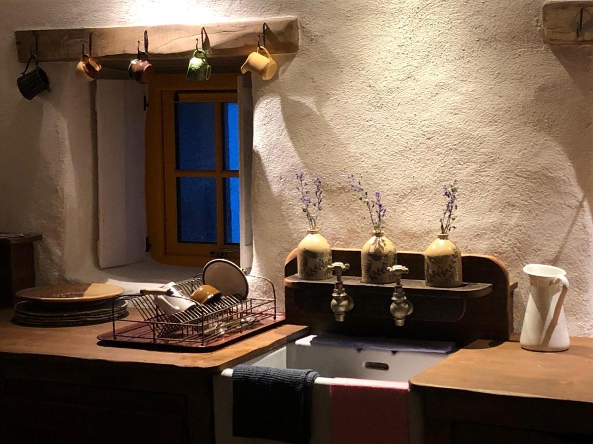 ניוקאסל Thistle Thatch Cottage And Hot Tub - Mourne Mountains מראה חיצוני תמונה